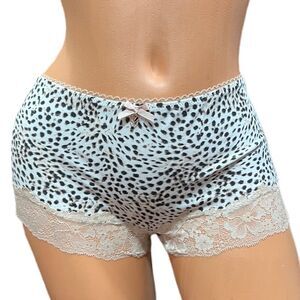 Victorias Secret Body Smooth Modal & Lace Shortie panty Animal print